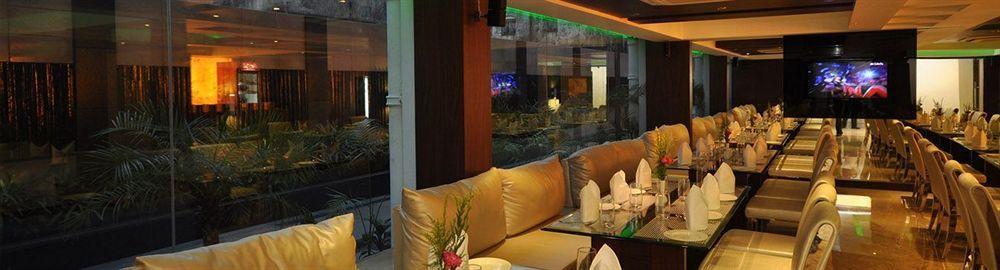 Kempton Hotel Calcutta Extérieur photo