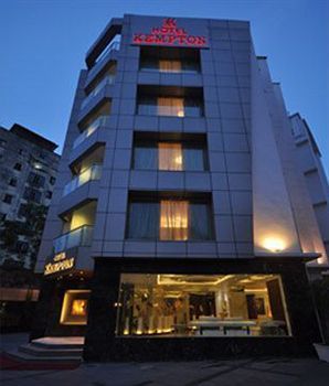 Kempton Hotel Calcutta Extérieur photo