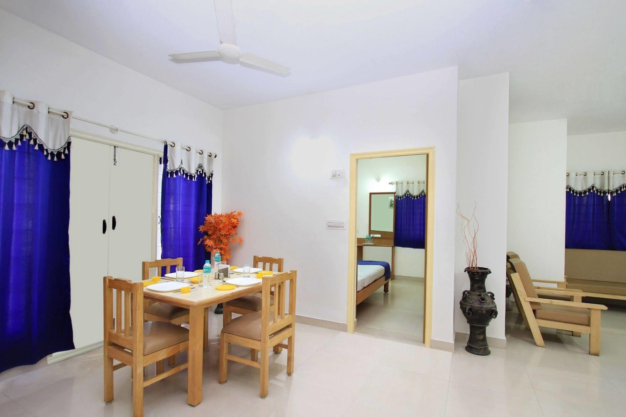 Kempton Hotel Calcutta Extérieur photo