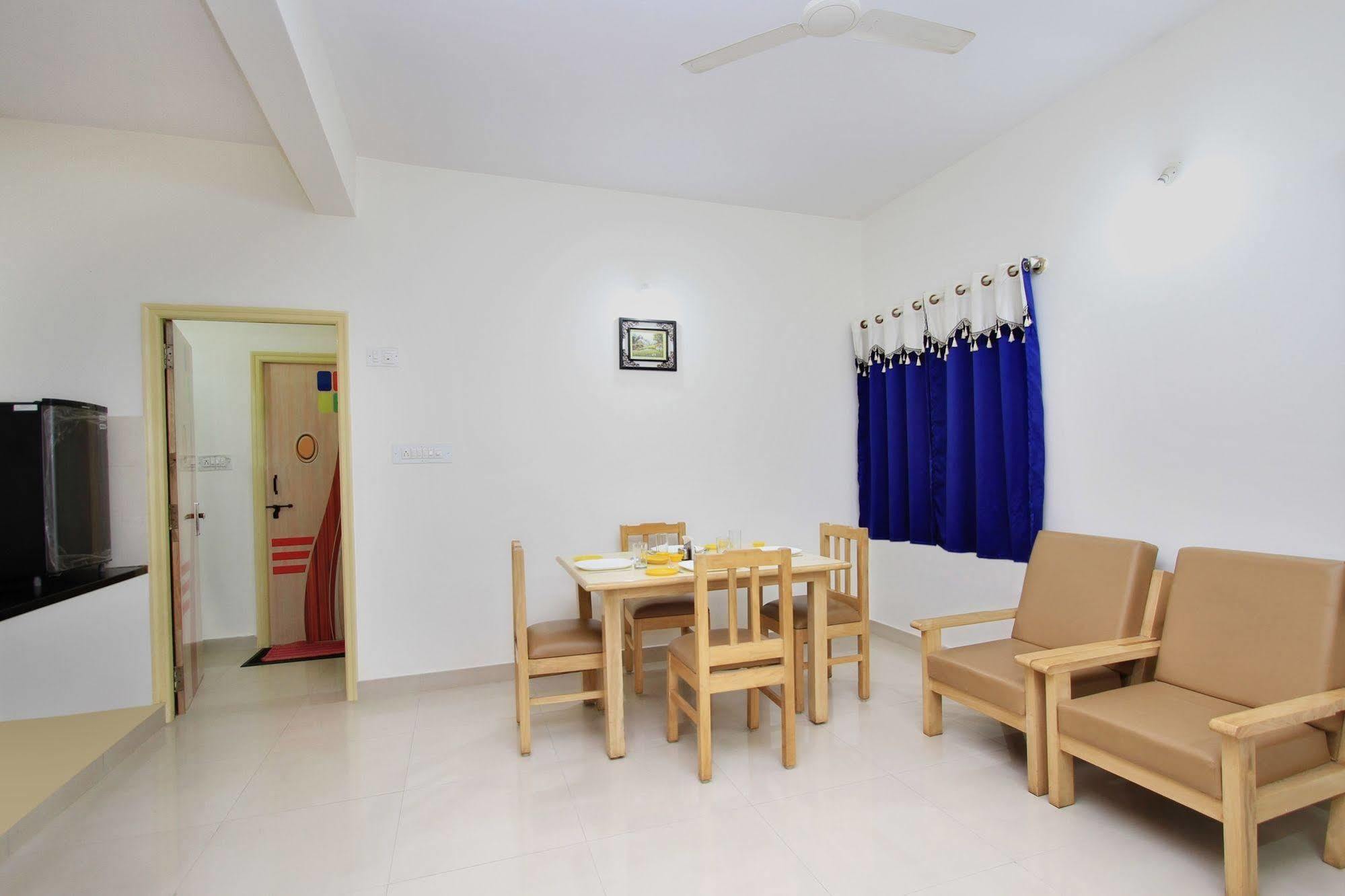 Kempton Hotel Calcutta Extérieur photo