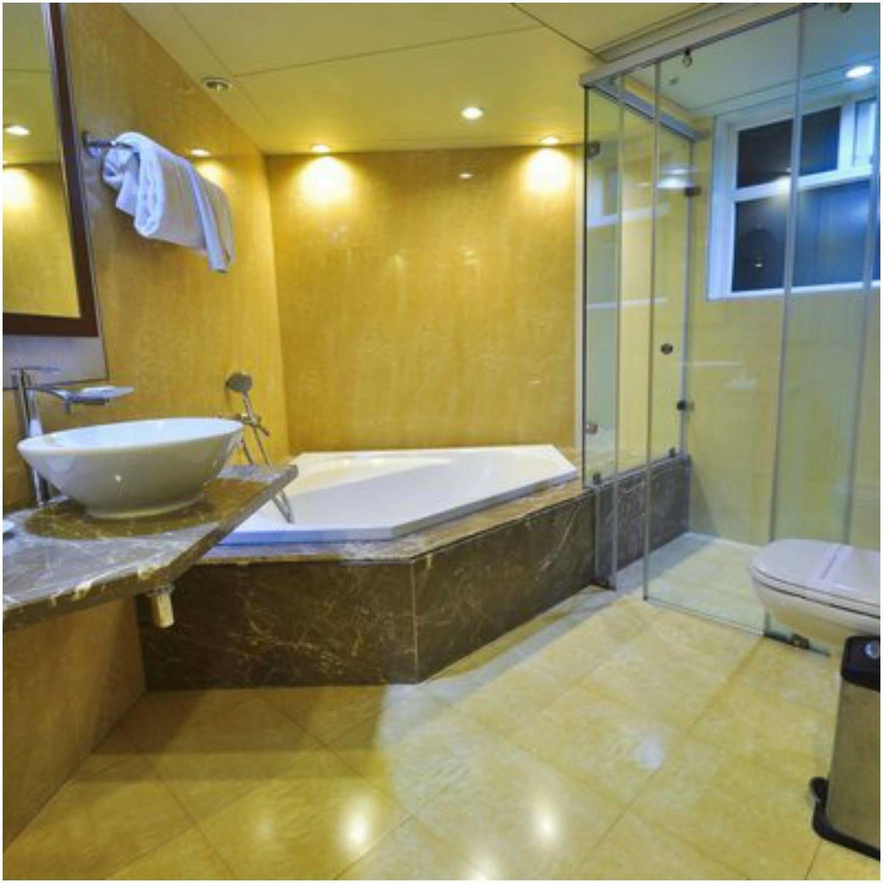 Kempton Hotel Calcutta Extérieur photo