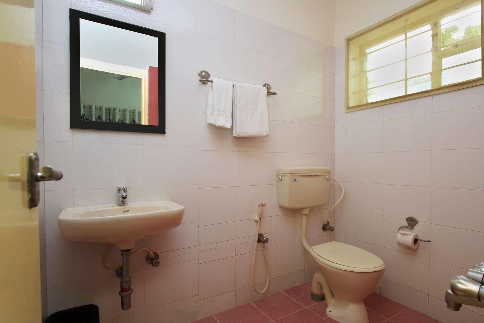 Kempton Hotel Calcutta Extérieur photo