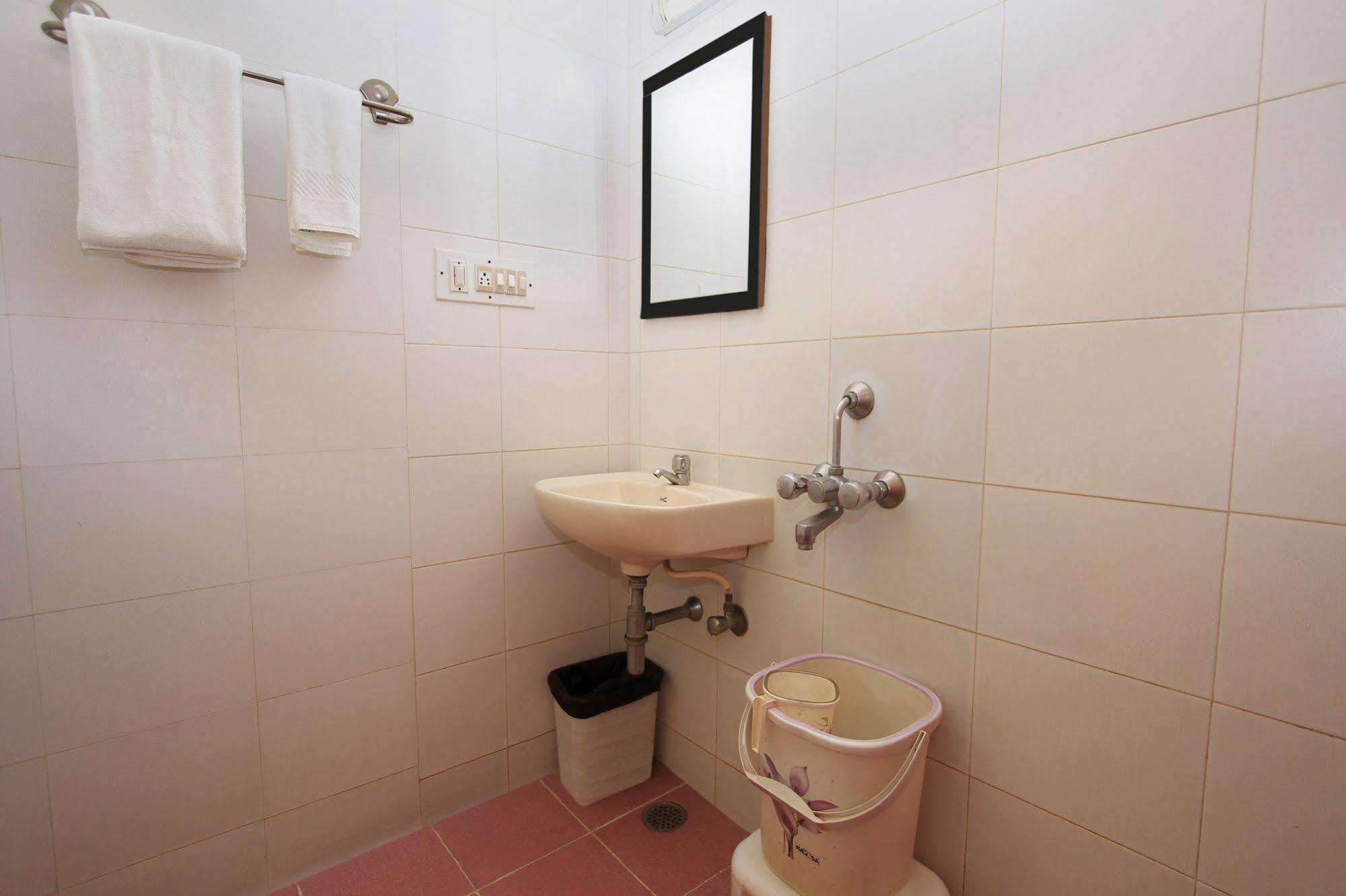 Kempton Hotel Calcutta Extérieur photo