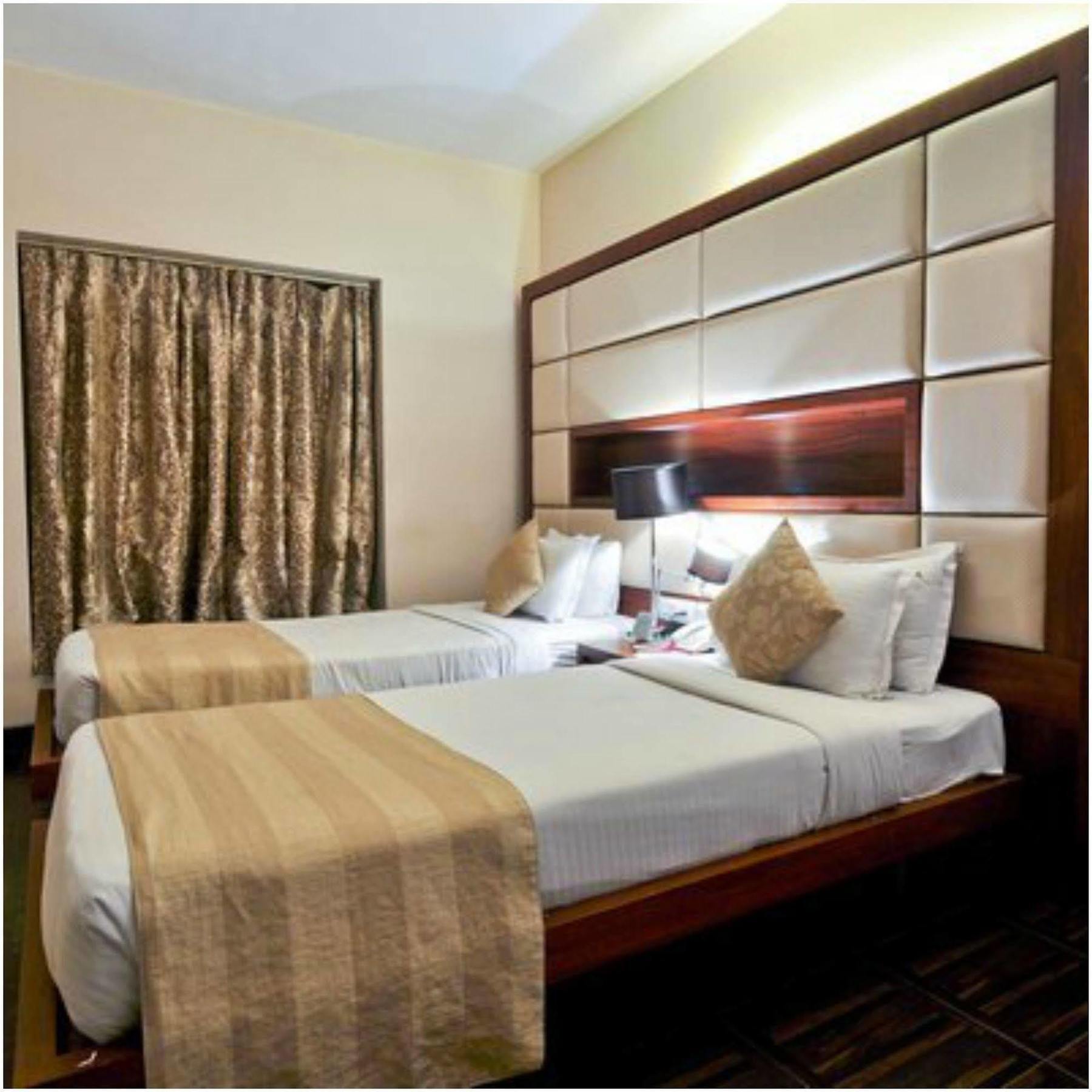 Kempton Hotel Calcutta Extérieur photo