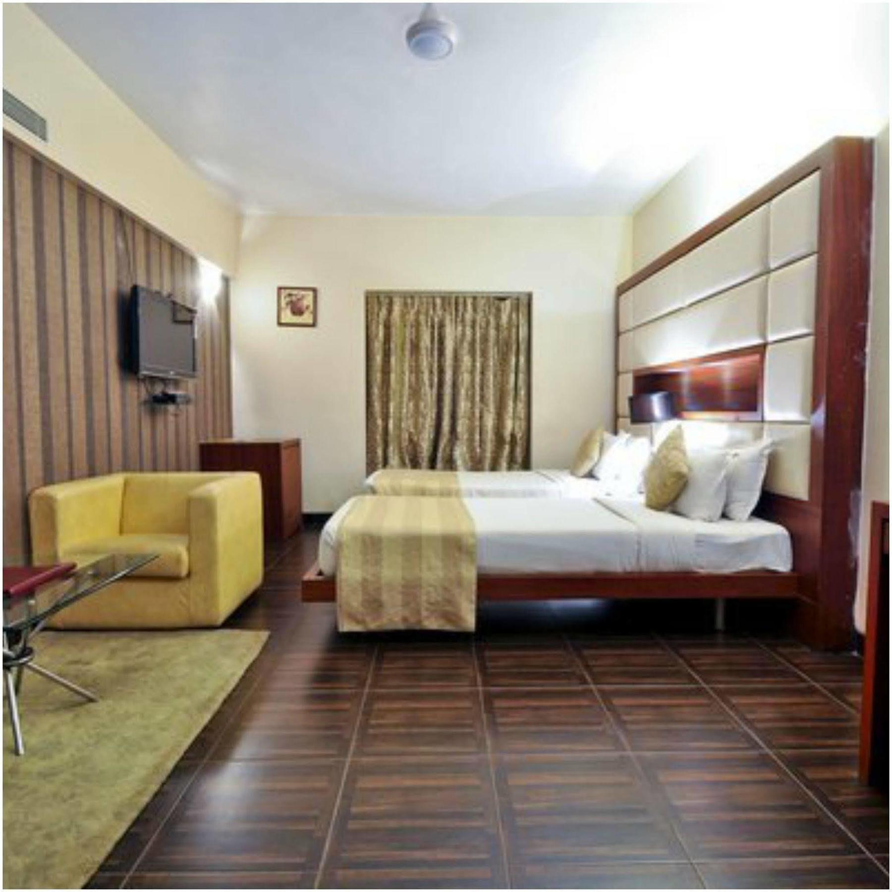 Kempton Hotel Calcutta Extérieur photo