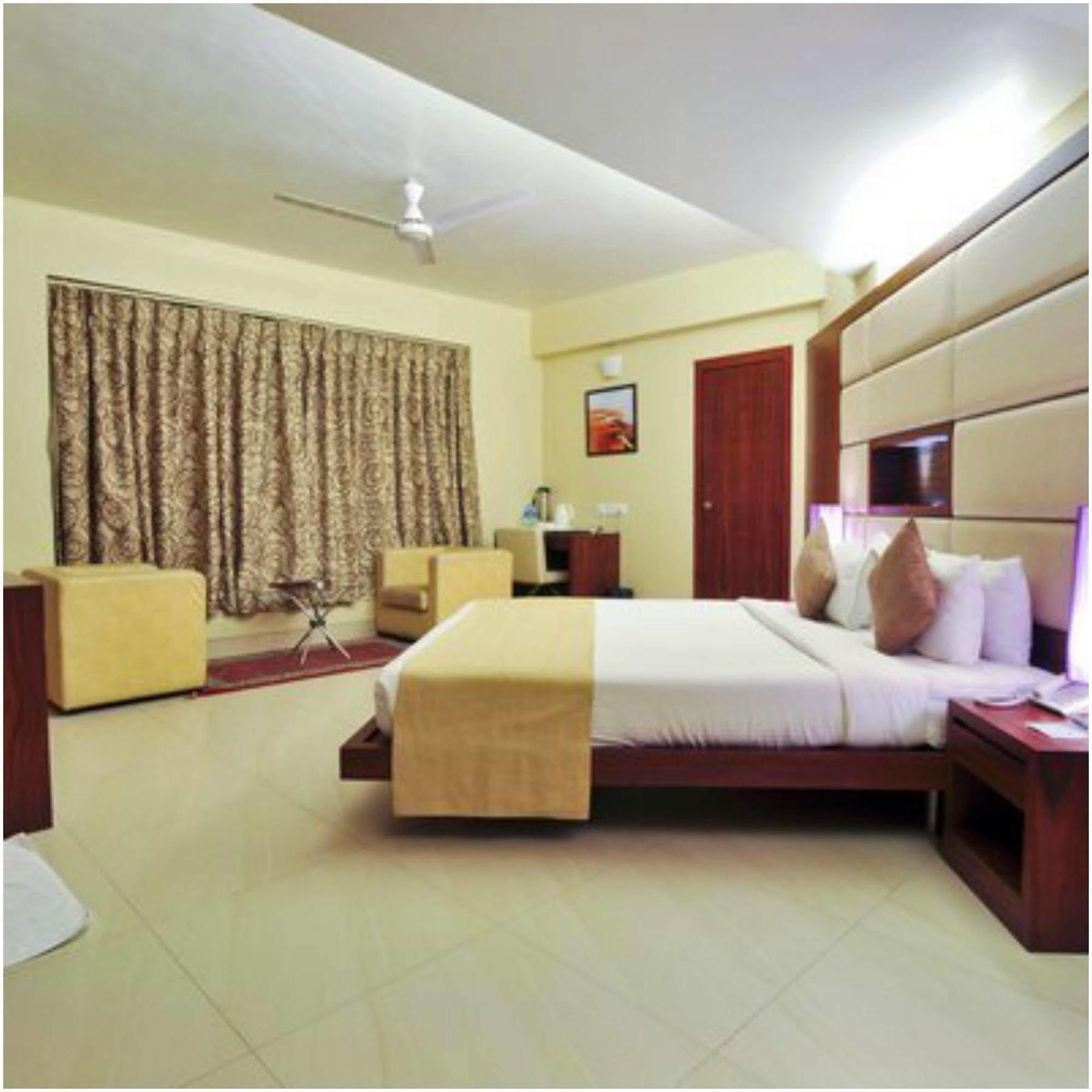 Kempton Hotel Calcutta Extérieur photo