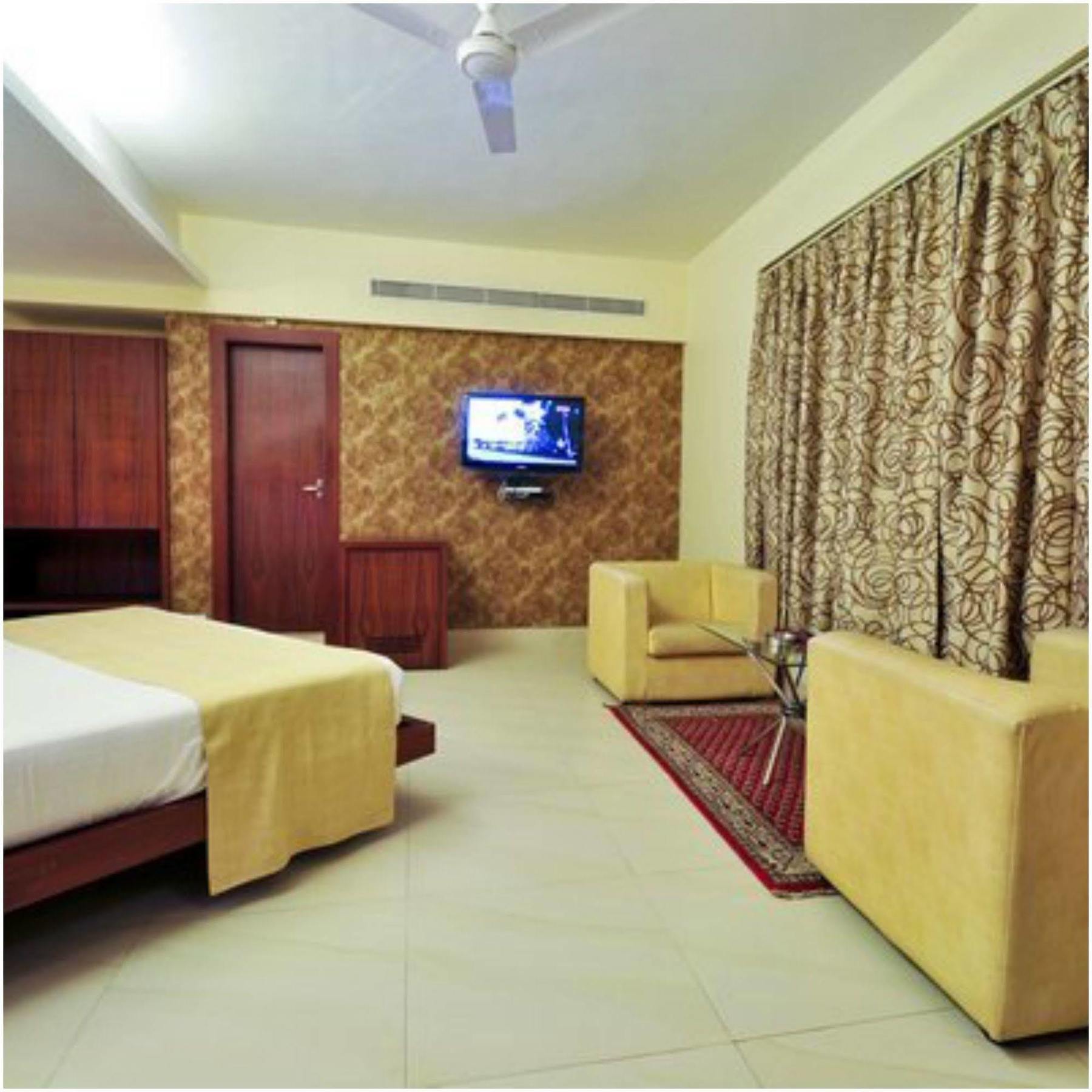 Kempton Hotel Calcutta Extérieur photo