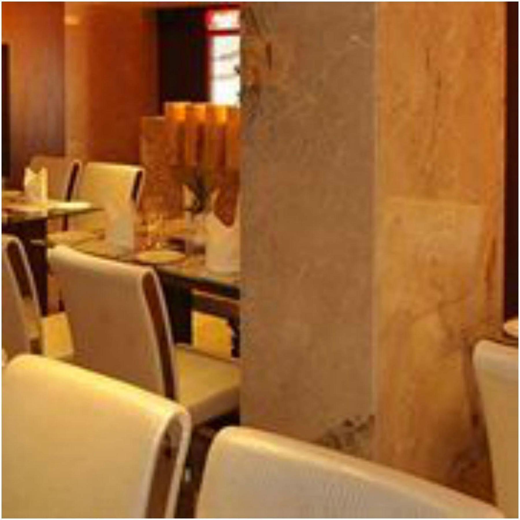 Kempton Hotel Calcutta Extérieur photo
