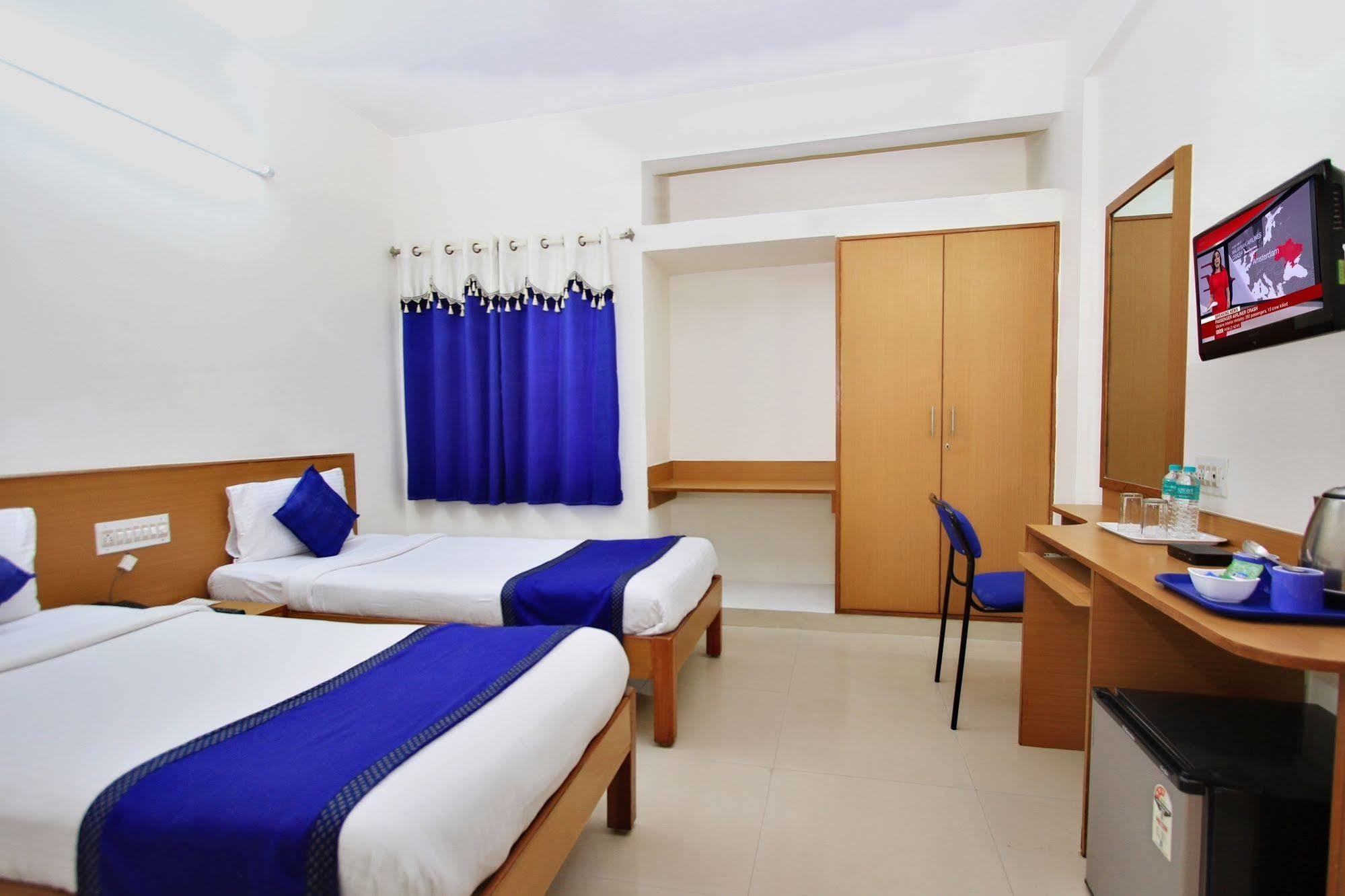 Kempton Hotel Calcutta Extérieur photo