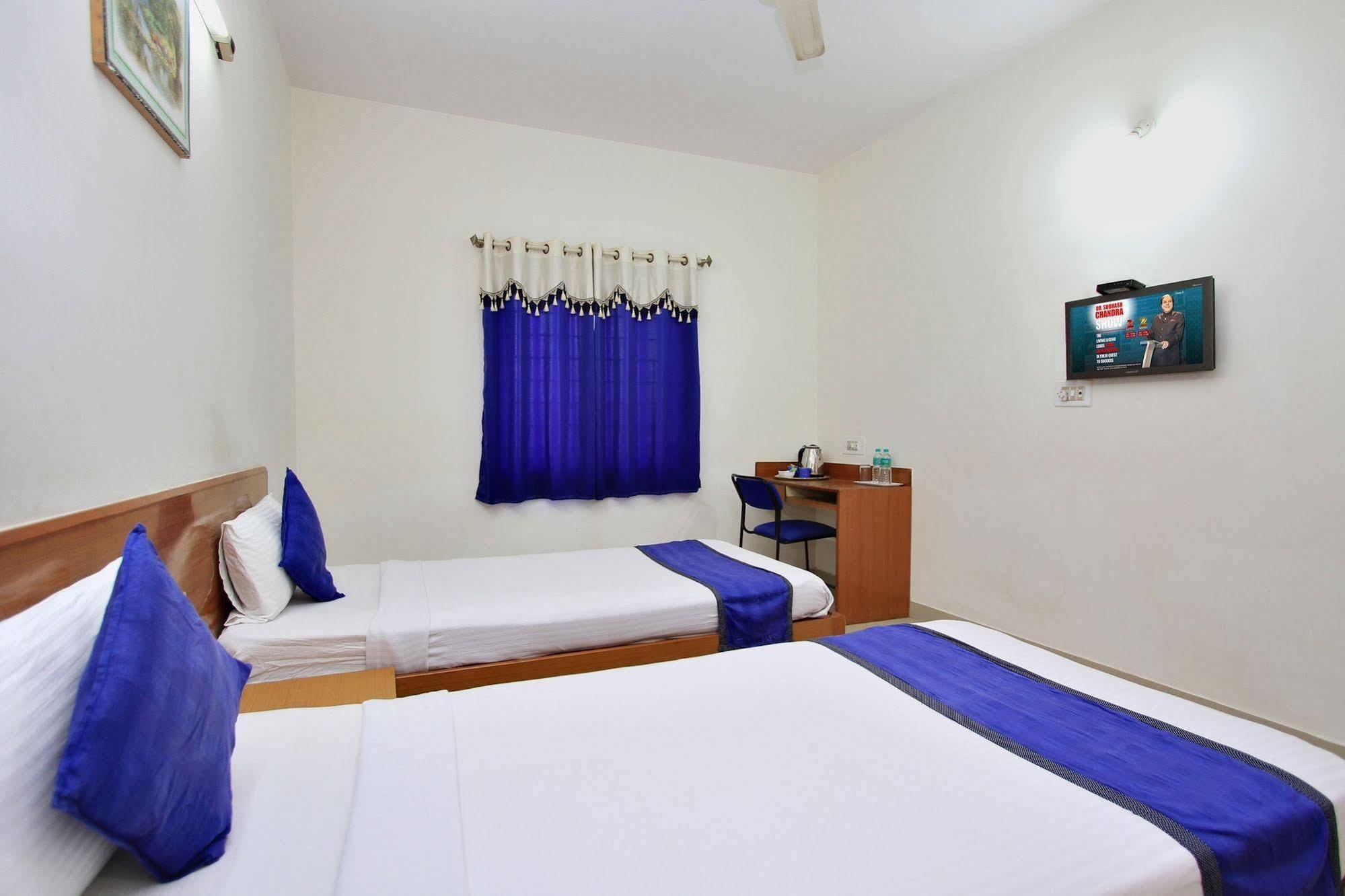 Kempton Hotel Calcutta Extérieur photo