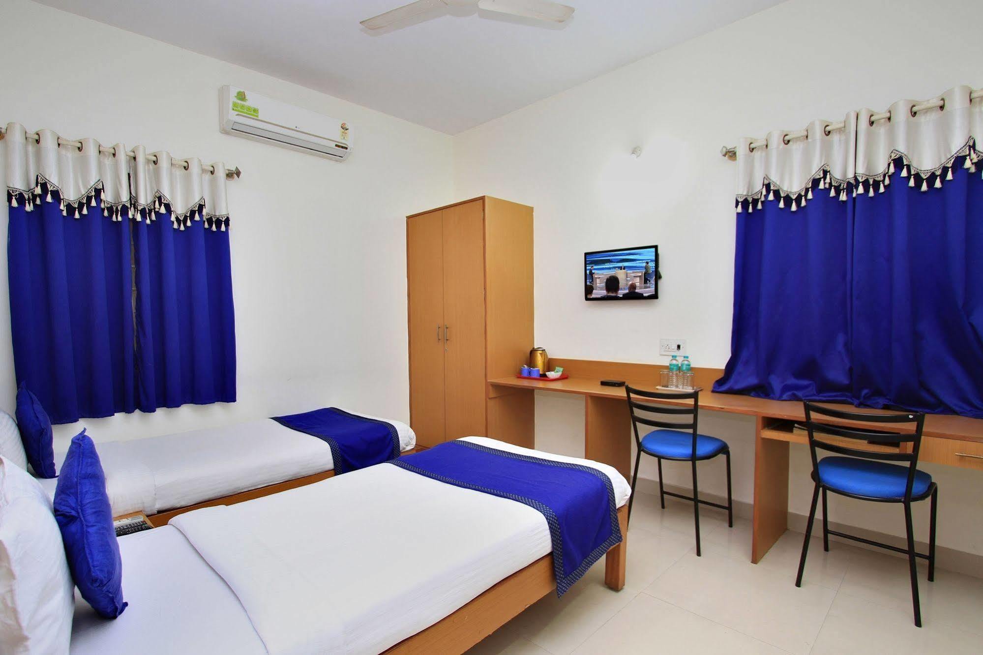 Kempton Hotel Calcutta Extérieur photo